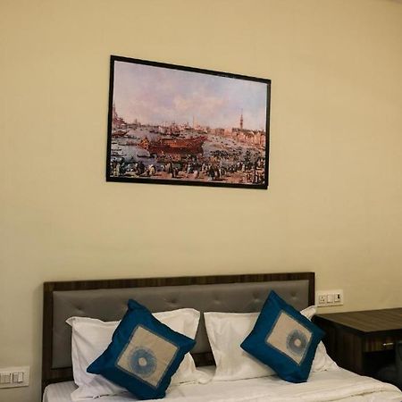 Hotel Vrc Мумбаи Экстерьер фото