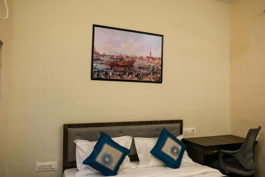 Hotel Vrc Мумбаи Экстерьер фото
