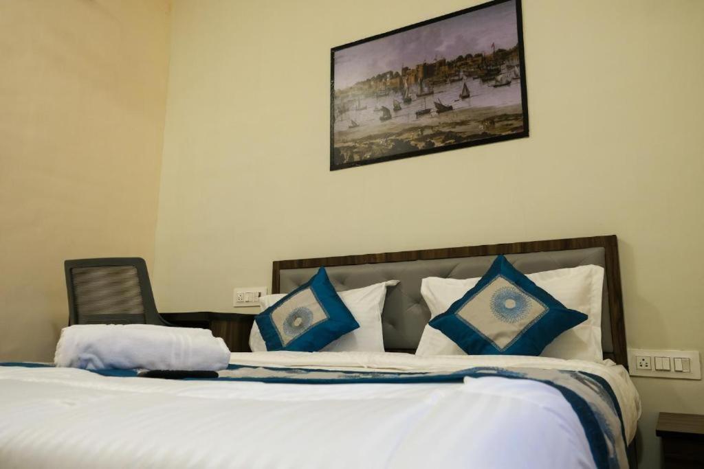 Hotel Vrc Мумбаи Экстерьер фото